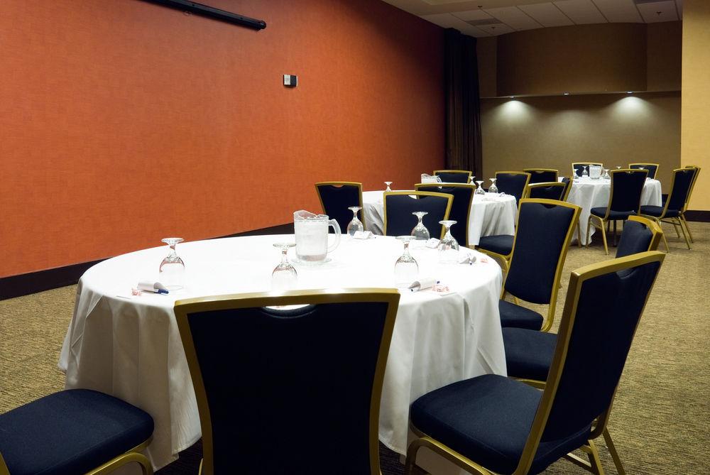 Holiday Inn Express Hotel & Suites Columbia-Fort Jackson By Ihg Exterior foto