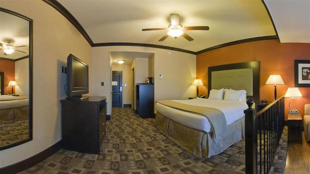 Holiday Inn Express Hotel & Suites Columbia-Fort Jackson By Ihg Exterior foto